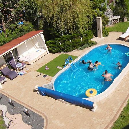 Aven'A Pokoje Goscinne Z Basenem Ujście-Darłowskie Exterior foto
