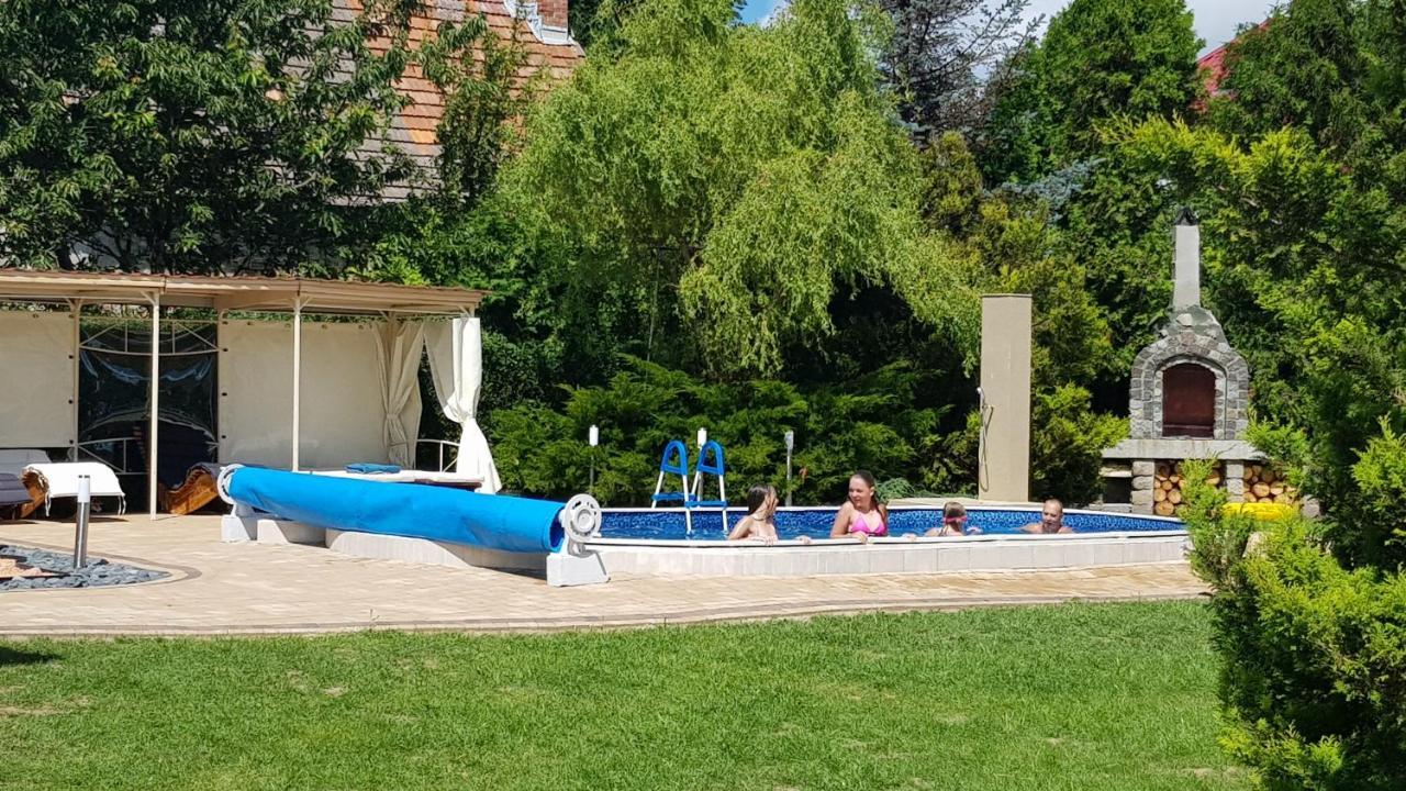 Aven'A Pokoje Goscinne Z Basenem Ujście-Darłowskie Exterior foto