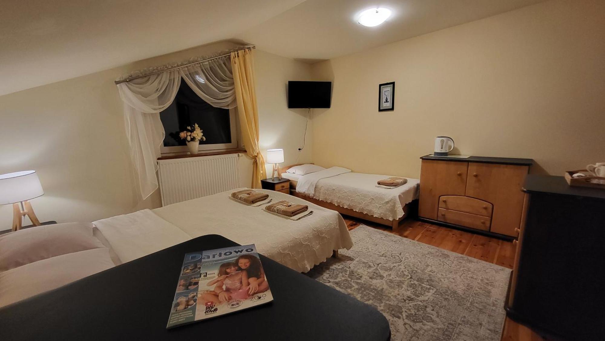 Aven'A Pokoje Goscinne Z Basenem Ujście-Darłowskie Exterior foto