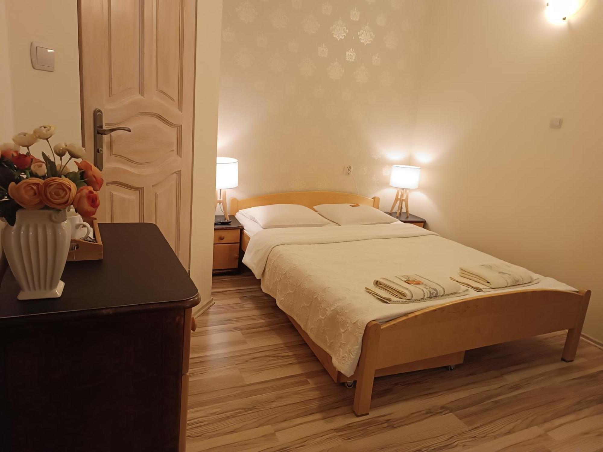Aven'A Pokoje Goscinne Z Basenem Ujście-Darłowskie Exterior foto