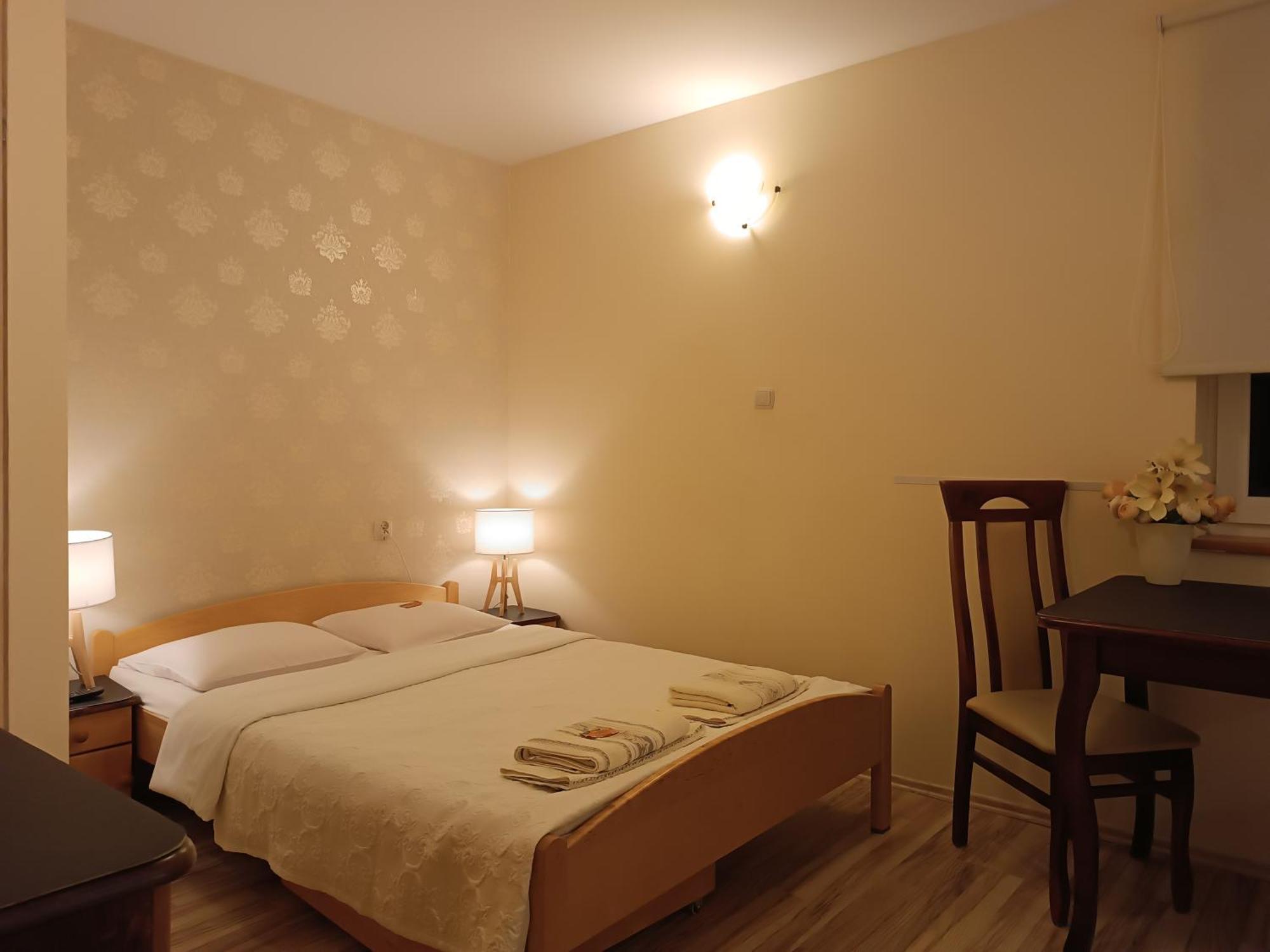 Aven'A Pokoje Goscinne Z Basenem Ujście-Darłowskie Exterior foto