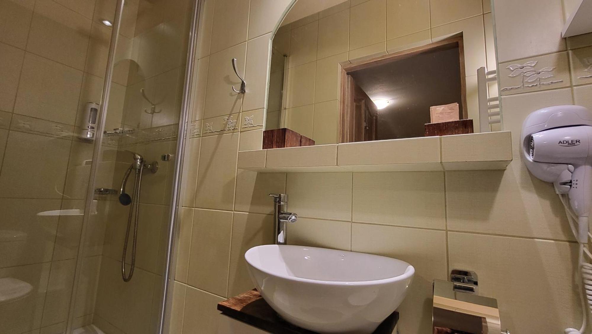 Aven'A Pokoje Goscinne Z Basenem Ujście-Darłowskie Exterior foto