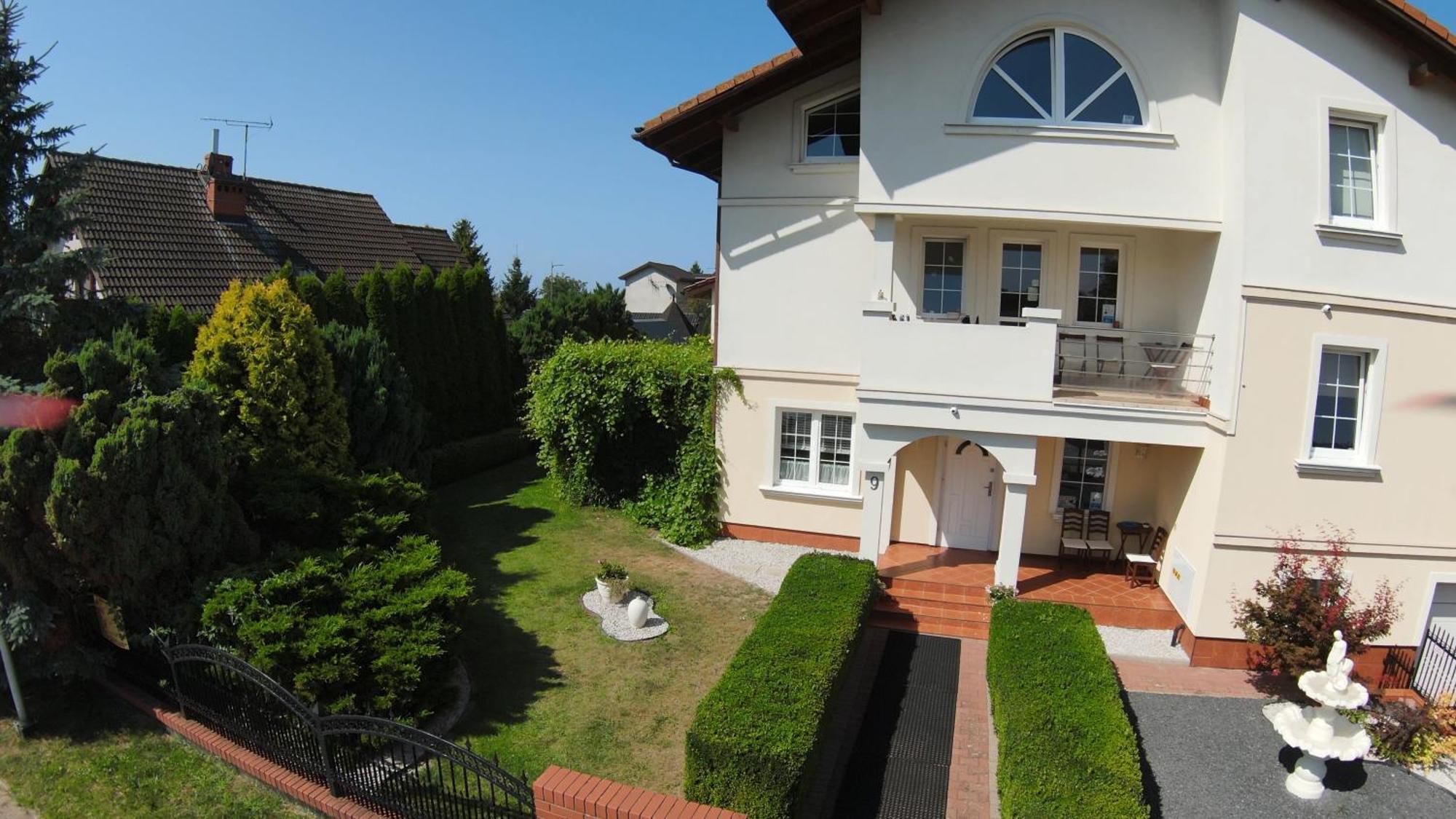 Aven'A Pokoje Goscinne Z Basenem Ujście-Darłowskie Exterior foto