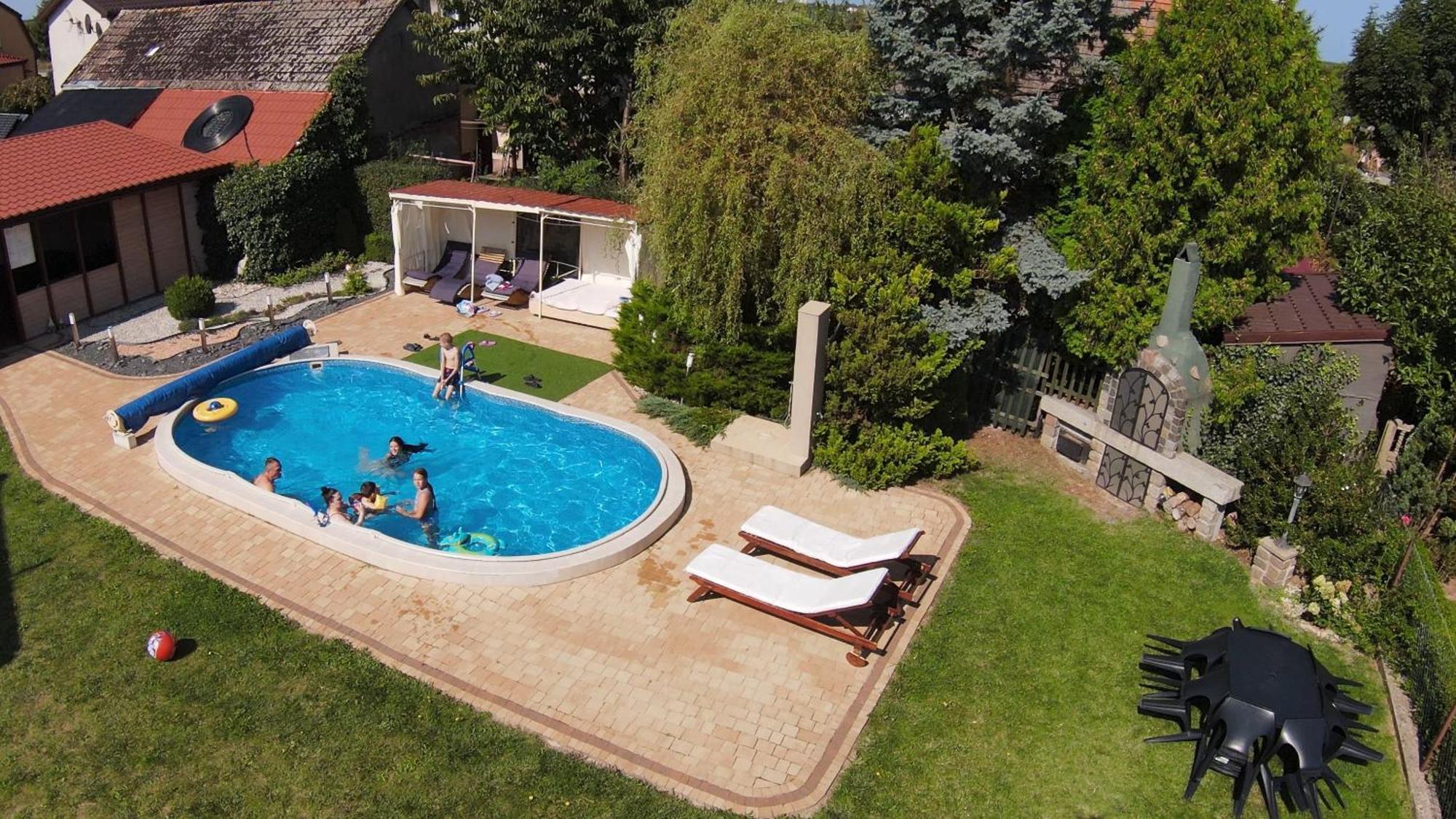 Aven'A Pokoje Goscinne Z Basenem Ujście-Darłowskie Exterior foto