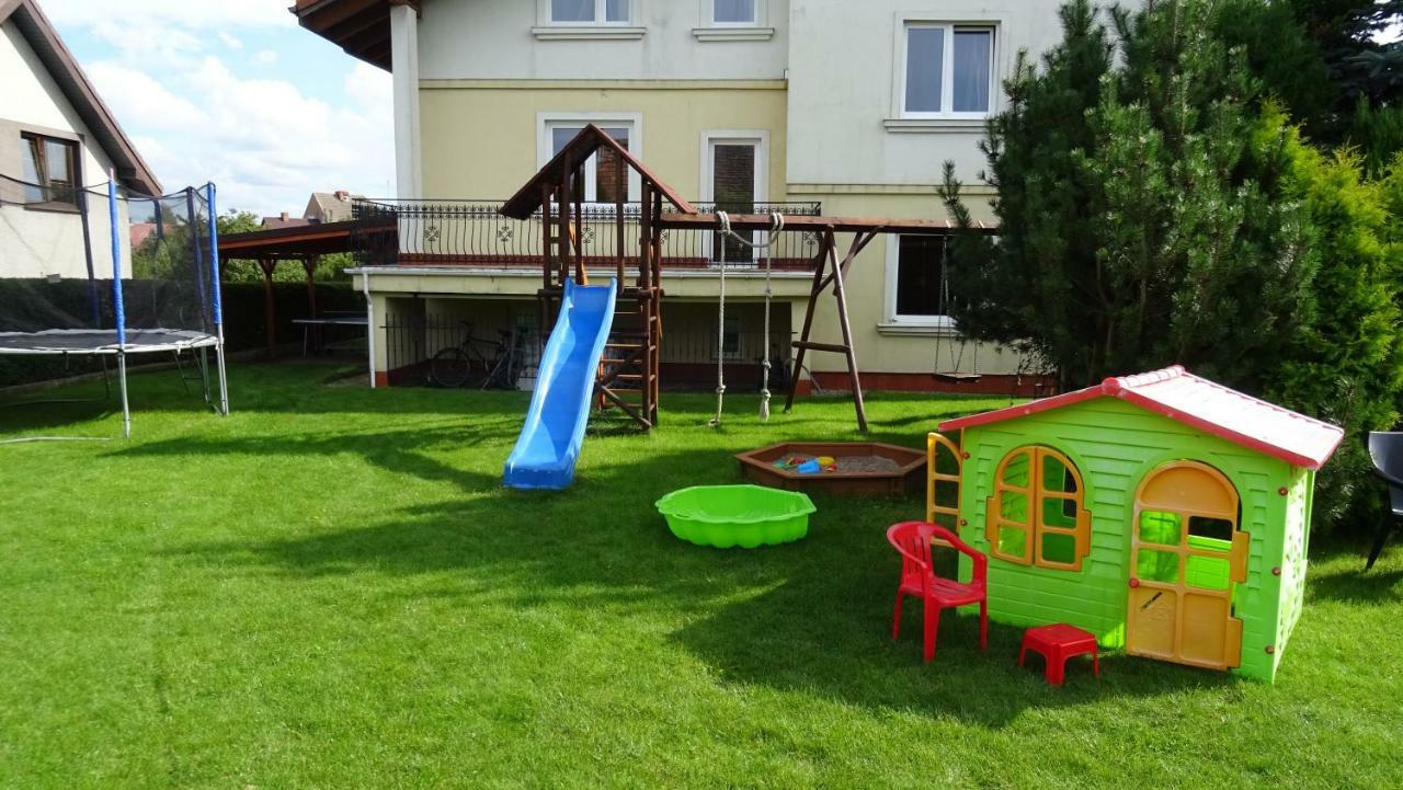 Aven'A Pokoje Goscinne Z Basenem Ujście-Darłowskie Exterior foto