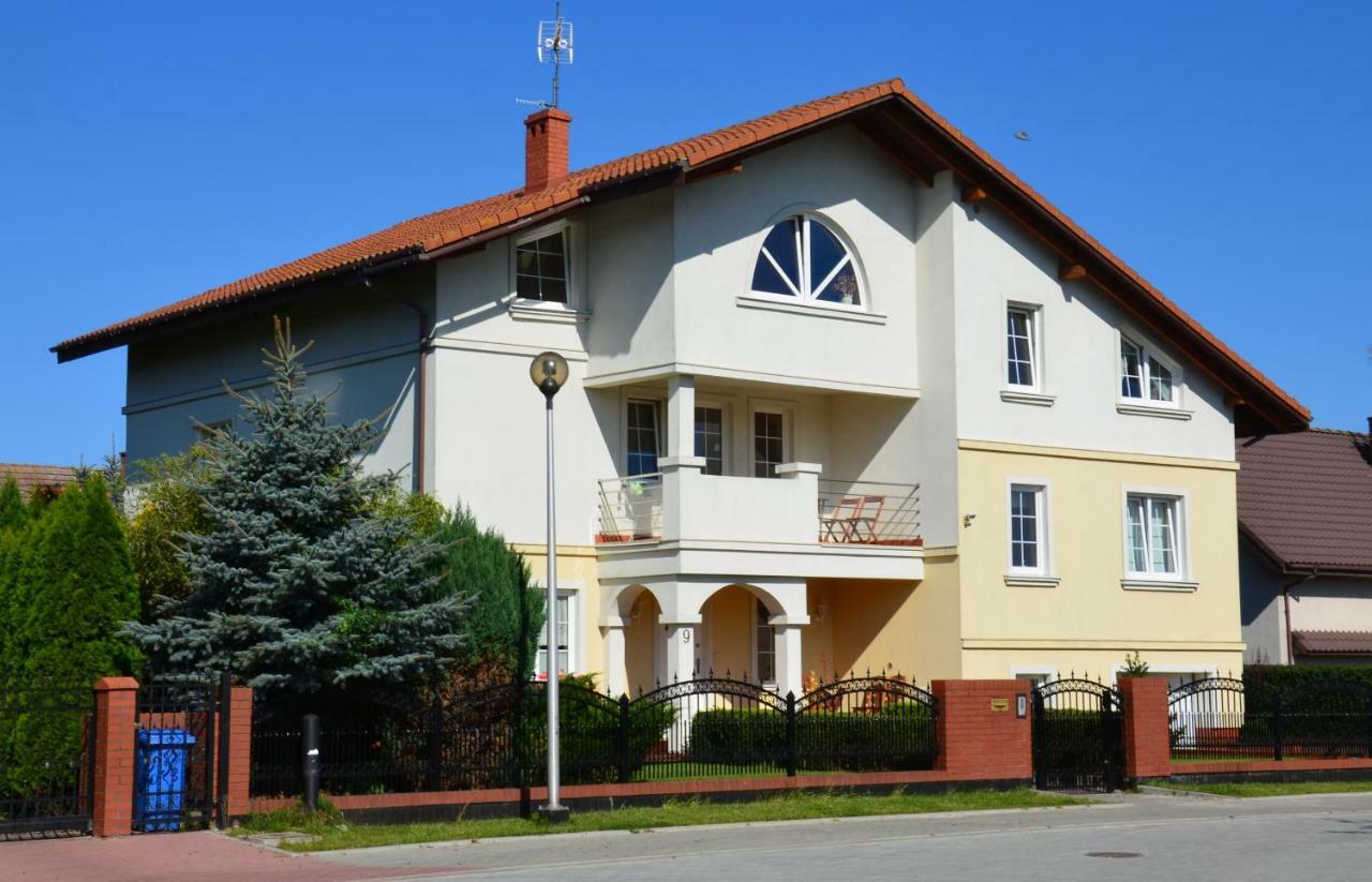 Aven'A Pokoje Goscinne Z Basenem Ujście-Darłowskie Exterior foto